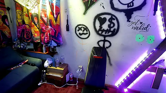 Snapshot of KRYZTALYNXXX chatting on 01/20/25, 11:54 KRYZTALYNXXX online show from 01/20/25, 11:54