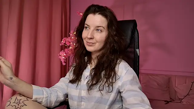 Snapshot of JackieByrd chatting on 09/12/25, 01:22 JackieByrd online show from 09/12/25, 01:22