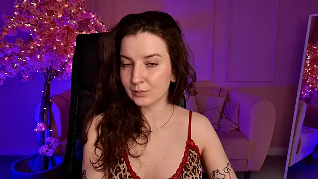 Snapshot of JackieByrd chatting on 10/12/25, 01:21 JackieByrd online show from 10/12/25, 01:21