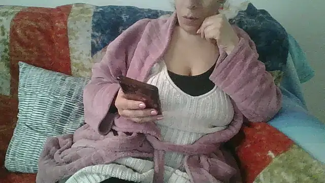 Snapshot of hairygirl80 chatting on 04/01/26, 08:26 hairygirl80 online show from 04/01/26, 08:26