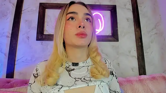 Lucy Vega online show from 01/04/25, 04:23