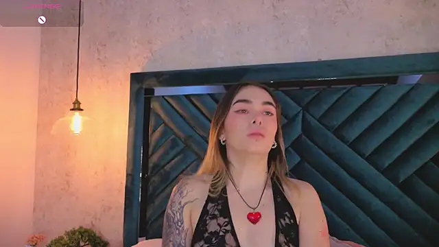 Lucy Vega online show from 10/08/25, 04:43