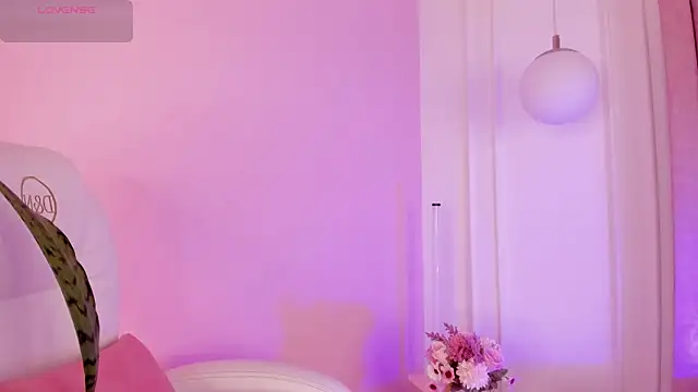 Lucy Vega online show from 10/30/25, 04:14