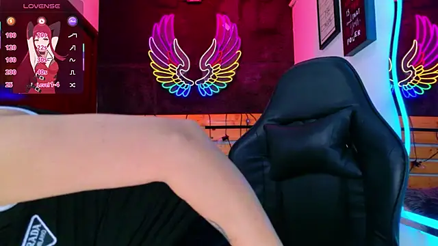 meghan nill online show from 04/28/26, 03:11
