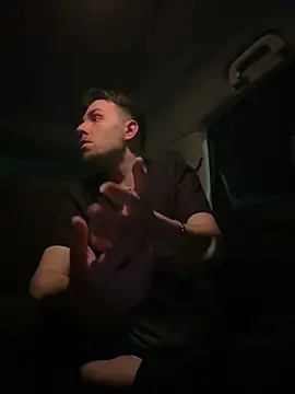 Snapshot of malikwrightstrips chatting on 03/27/26, 02:06 malikwrightstrips online show from 03/27/26, 02:06