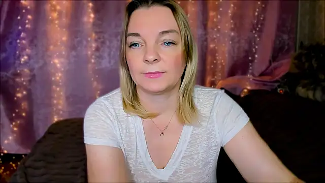 Regina  blue online show from 01/14/25, 04:29