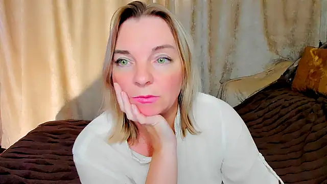 Regina  blue online show from 09/14/25, 08:19