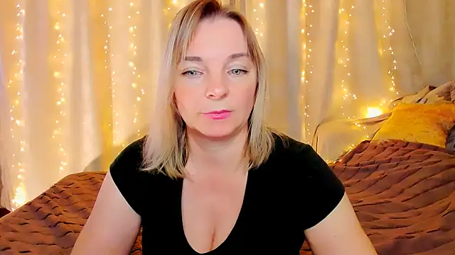 Regina  blue online show from 10/28/25, 03:58