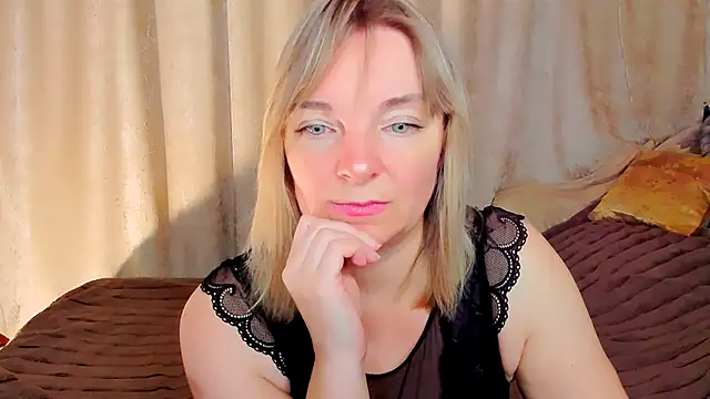 Regina  blue online show from 11/01/25, 09:50