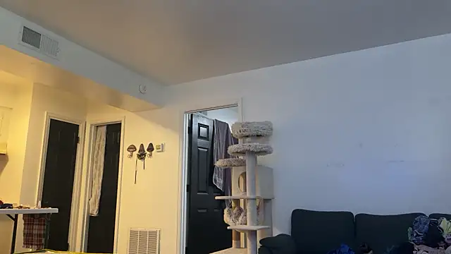 Snapshot of SpunCandy chatting on 09/12/25, 10:32 SpunCandy online show from 09/12/25, 10:32