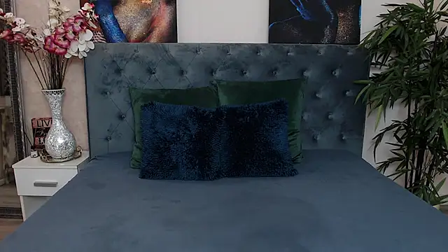 MissJuliax online show from 01/14/25, 06:56