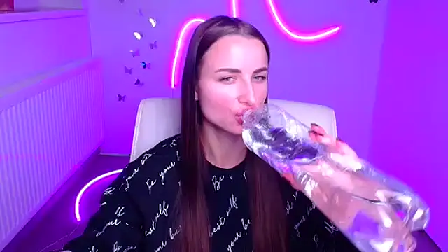 Eva Janee online show from 12/01/25, 12:32