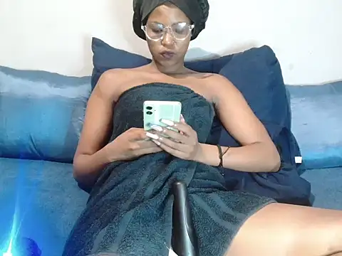 Snapshot of DarkDivva24 chatting on 12/17/24, 11:38 DarkDivva24 online show from 12/17/24, 11:38