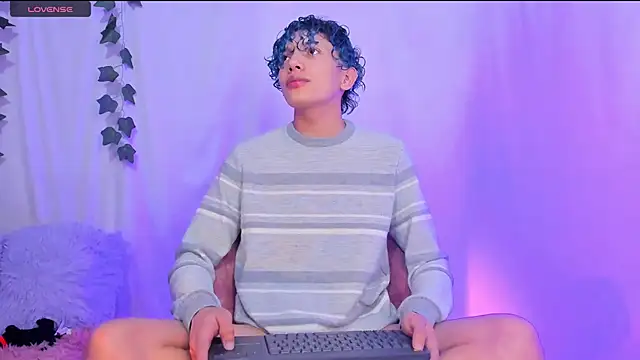 Snapshot of Im_Alejo chatting on 03/14/25, 02:10 Im Alejo online show from 03/14/25, 02:10