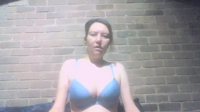 Snapshot of EksJouneMwah chatting on 11/27/25, 07:10 EksJouneMwah online show from 11/27/25, 07:10