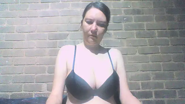 Snapshot of EksJouneMwah chatting on 11/28/25, 06:16 EksJouneMwah online show from 11/28/25, 06:16