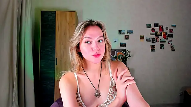 Snapshot of Niky__Jess chatting on 12/16/24, 08:20 Niky Jess online show from 12/16/24, 08:20