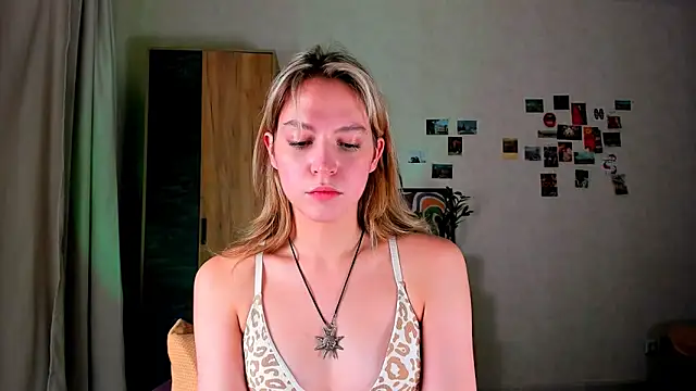 Snapshot of Niky__Jess chatting on 12/16/24, 11:22 Niky Jess online show from 12/16/24, 11:22