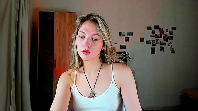 Snapshot of Niky__Jess chatting on 12/17/24, 08:34 Niky Jess online show from 12/17/24, 08:34