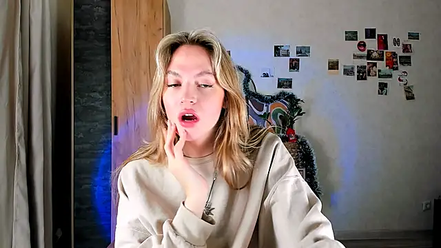 Snapshot of Niky__Jess chatting on 12/22/24, 05:45 Niky Jess online show from 12/22/24, 05:45