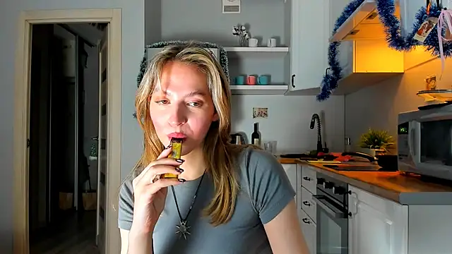 Snapshot of Niky__Jess chatting on 12/23/24, 06:37 Niky Jess online show from 12/23/24, 06:37