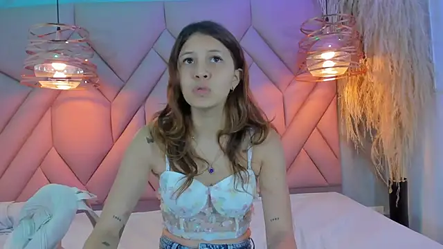 Snapshot of AngelaaCute_ chatting on 12/31/24, 12:15 AngelaaCute online show from 12/31/24, 12:15