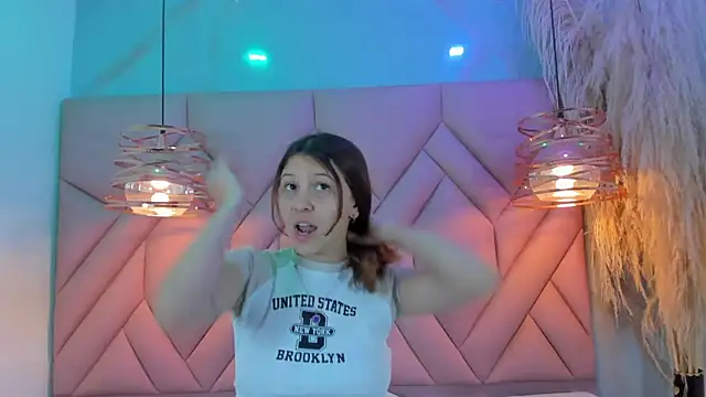 Snapshot of AngelaaCute_ chatting on 01/08/25, 12:15 AngelaaCute online show from 01/08/25, 12:15