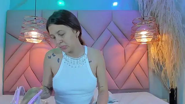 Snapshot of AngelaaCute_ chatting on 01/12/25, 11:50 AngelaaCute online show from 01/12/25, 11:50