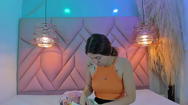 Snapshot of AngelaaCute_ chatting on 01/13/25, 12:02 AngelaaCute online show from 01/13/25, 12:02