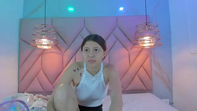 Snapshot of AngelaaCute_ chatting on 01/18/25, 11:43 AngelaaCute online show from 01/18/25, 11:43