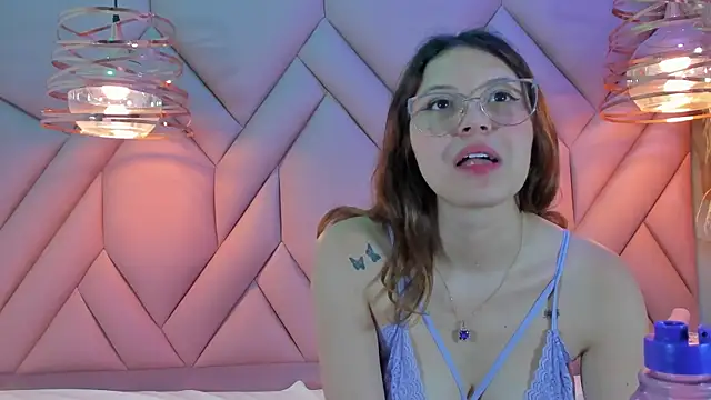 Snapshot of AngelaaCute_ chatting on 01/25/25, 06:02 AngelaaCute online show from 01/25/25, 06:02