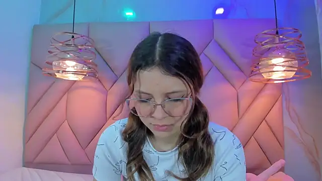 Snapshot of AngelaaCute_ chatting on 02/07/25, 03:30 AngelaaCute online show from 02/07/25, 03:30