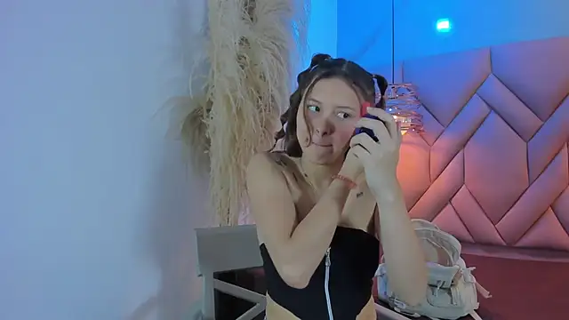 Snapshot of AngelaaCute_ chatting on 02/08/25, 12:28 AngelaaCute online show from 02/08/25, 12:28