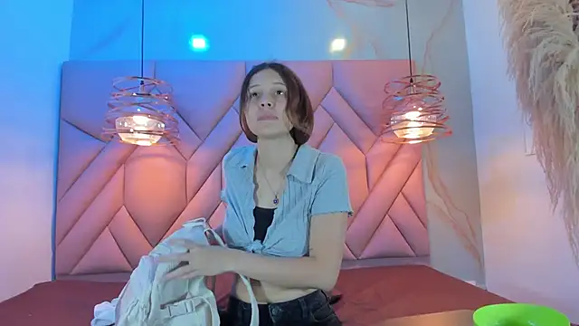 Snapshot of AngelaaCute_ chatting on 02/09/25, 12:52 AngelaaCute online show from 02/09/25, 12:52