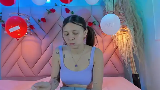 Snapshot of AngelaaCute_ chatting on 02/17/25, 12:27 AngelaaCute online show from 02/17/25, 12:27