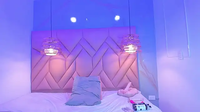 Snapshot of AngelaaCute_ chatting on 03/07/25, 03:18 AngelaaCute online show from 03/07/25, 03:18