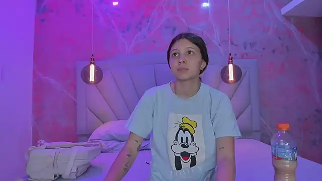 Snapshot of AngelaaCute_ chatting on 03/13/25, 12:02 AngelaaCute online show from 03/13/25, 12:02