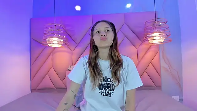 Snapshot of AngelaaCute_ chatting on 03/17/25, 12:25 AngelaaCute online show from 03/17/25, 12:25