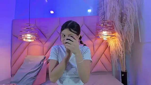 Snapshot of AngelaaCute_ chatting on 03/19/25, 12:12 AngelaaCute online show from 03/19/25, 12:12