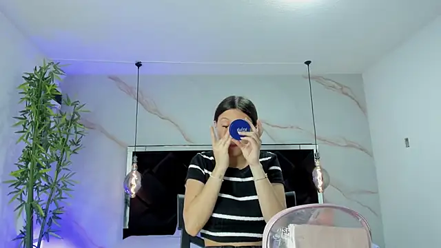 Snapshot of AngelaaCute_ chatting on 09/17/25, 12:29 AngelaaCute online show from 09/17/25, 12:29