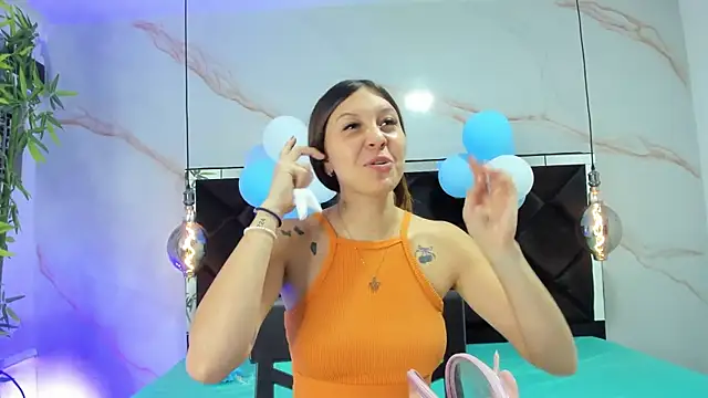 Snapshot of AngelaaCute_ chatting on 09/27/25, 12:21 AngelaaCute online show from 09/27/25, 12:21