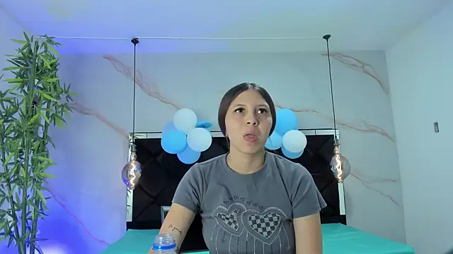 Snapshot of AngelaaCute_ chatting on 09/29/25, 12:10 AngelaaCute online show from 09/29/25, 12:10