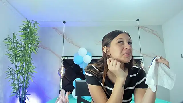 Snapshot of AngelaaCute_ chatting on 10/01/25, 12:11 AngelaaCute online show from 10/01/25, 12:11