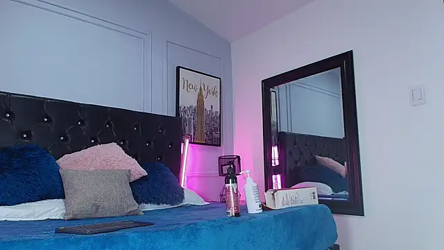 Snapshot of Lizz_Tender chatting on 12/22/24, 12:16 Lizz Tender online show from 12/22/24, 12:16