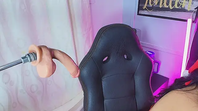 Snapshot of Lizz_Tender chatting on 12/24/24, 12:44 Lizz Tender online show from 12/24/24, 12:44