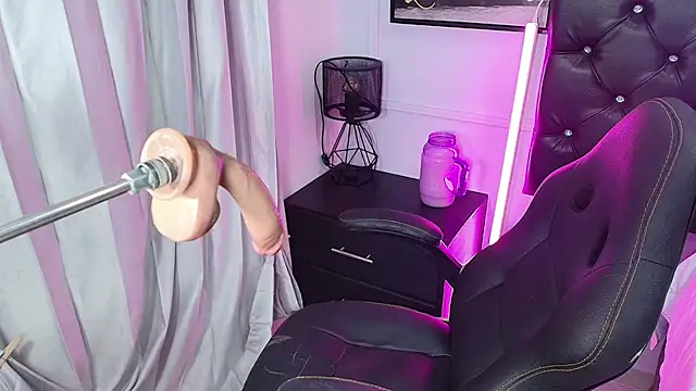 Snapshot of Lizz_Tender chatting on 01/24/25, 01:14 Lizz Tender online show from 01/24/25, 01:14