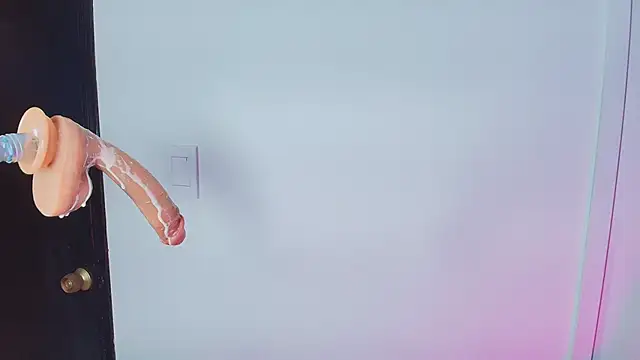 Snapshot of Lizz_Tender chatting on 02/20/25, 03:19 Lizz Tender online show from 02/20/25, 03:19