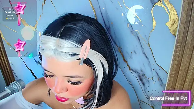 Snapshot of Lizz_Tender chatting on 09/27/25, 12:10 Lizz Tender online show from 09/27/25, 12:10