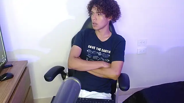 Snapshot of nickolas_moon chatting on 09/10/25, 03:12 nickolas moon online show from 09/10/25, 03:12