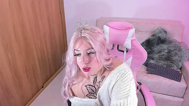 Snapshot of annika_taylor chatting on 12/22/24, 08:25 annika taylor online show from 12/22/24, 08:25